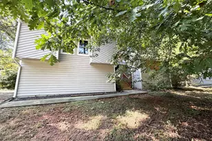 704 Lost Creek Cir, Stone Mountain, GA 30088 - Photo 3