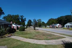 401 N Harris St, Sandersville, GA 31082 - Photo 3