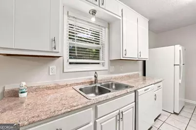 1003 Salisbury Trail, Riverdale, GA 30296 - Photo 11