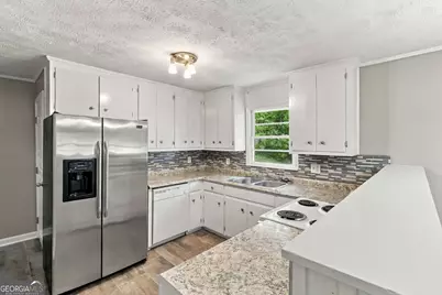 9169 Lakeview Drive SW, Covington, GA 30014 - Photo 11