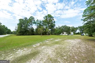 569 Shady Oaks Cir, Hoboken, GA 31542 - Photo 11