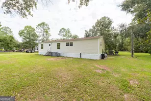 569 Shady Oaks Cir, Hoboken, GA 31542 - Photo 3