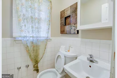 202 E Wright Street, Winder, GA 30680 - Photo 17