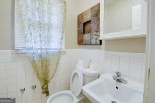 202 E Wright St, Winder, GA 30680 - Photo 17