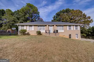 202 E Wright St, Winder, GA 30680 - Photo 1