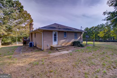 202 E Wright Street, Winder, GA 30680 - Photo 5