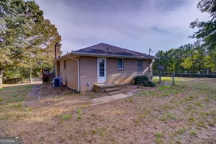 202 E Wright St, Winder, GA 30680 - Photo 5