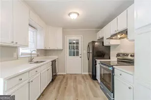 927 Magna Carta Dr NW, Atlanta, GA 30318 - Photo 3
