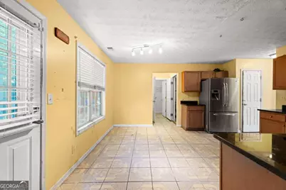 6833 Wynmeadow Drive, Stone Mountain, GA 30087 - Photo 17