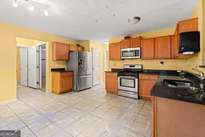 6833 Wynmeadow Drive, Stone Mountain, GA 30087 - Photo 15