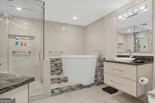 700 Park Regency Pl NE, Atlanta, GA 30326 - Photo 11