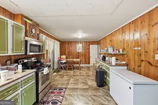 327 Poplar St, Toccoa, GA 30577 - Photo 13