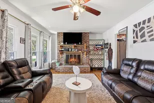 327 Poplar St, Toccoa, GA 30577 - Photo 5