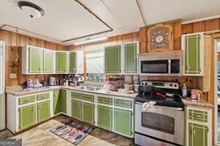 327 Poplar St, Toccoa, GA 30577 - Photo 11