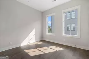 990 Bibbs Circle, Atlanta, GA 30318 - Photo 11