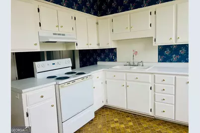 40 S College Street, Metter, GA 30439 - Photo 9