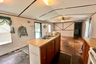 6979 Oak Ridge Cir, Blackshear, GA 31516 - Photo 5