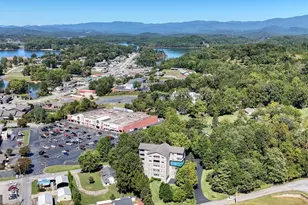 121 River St, Hiawassee, GA 30546 - Photo 3
