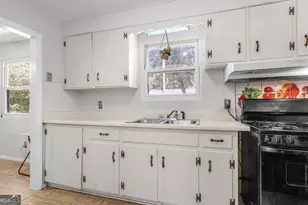 2438 E 39th St, Savannah, GA 31404 - Photo 3