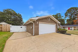 204 Scarborough Rd, Centerville, GA 31028 - Photo 5