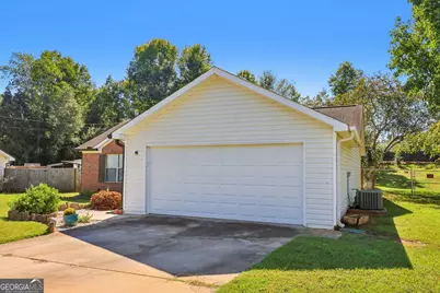 22 Canterbury Drive, Grantville, GA 30220 - Photo 3
