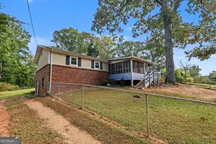 8942 Meadow Dr, Lithia Springs, GA 30122 - Photo 5