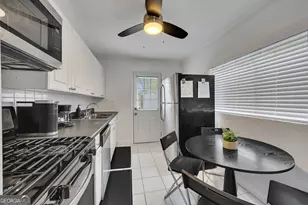 1040 Herndon St NW, Atlanta, GA 30318 - Photo 7