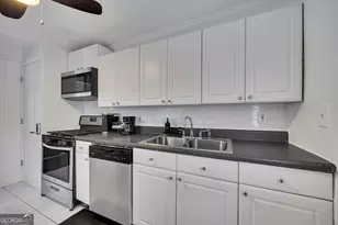 1040 Herndon St NW, Atlanta, GA 30318 - Photo 9