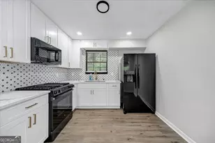842 Brandy Oaks Ln, Stone Mountain, GA 30088 - Photo 11