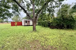 307 S River St, Claxton, GA 30417 - Photo 11