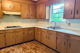 307 S River St, Claxton, GA 30417 - Photo 7