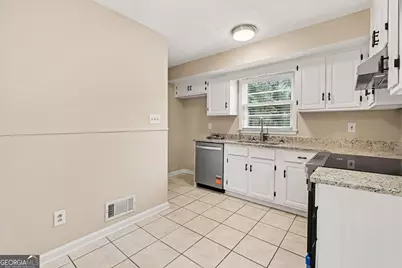 2541 Burton Circle, Morrow, GA 30260 - Photo 15