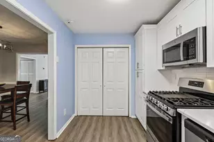 402 Dunbar Dr, Dunwoody, GA 30338 - Photo 11