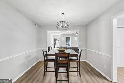 402 Dunbar Drive, Dunwoody, GA 30338 - Photo 5
