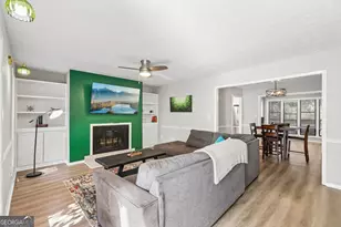 402 Dunbar Dr, Dunwoody, GA 30338 - Photo 3