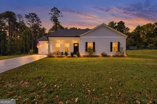 662 Grove St, Barnesville, GA 30204 - Photo 1