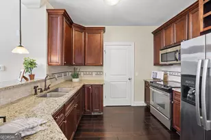 901 NE Abernathy Rd, Sandy Springs, GA 30328 - Photo 5