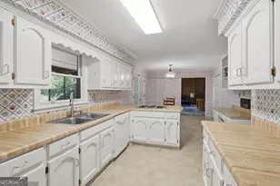 1668 Withmere Way, Dunwoody, GA 30338 - Photo 9
