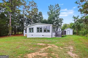 219 Lake Cir, Newnan, GA 30263 - Photo 1