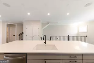 2130 Holtz Ln, Atlanta, GA 30318 - Photo 15