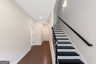 2130 Holtz Ln, Atlanta, GA 30318 - Photo 5