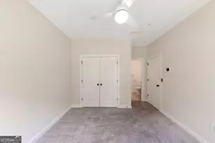 2130 Holtz Ln, Atlanta, GA 30318 - Photo 7
