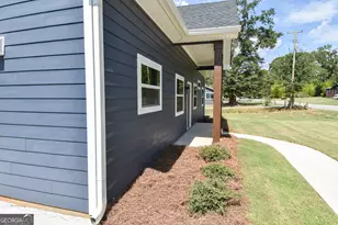 124 Johnson St, Barnesville, GA 30204 - Photo 3