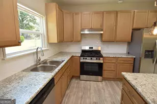 124 Johnson St, Barnesville, GA 30204 - Photo 13