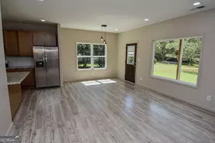 124 Johnson St, Barnesville, GA 30204 - Photo 9