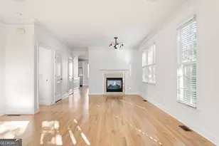 1055 Davis Cir NW, Atlanta, GA 30318 - Photo 5