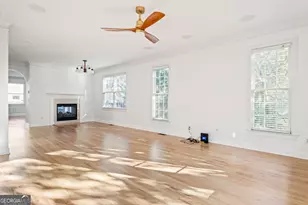 1055 Davis Cir NW, Atlanta, GA 30318 - Photo 3