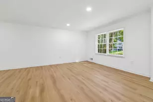 837 Hemingway Rd, Stone Mountain, GA 30088 - Photo 7