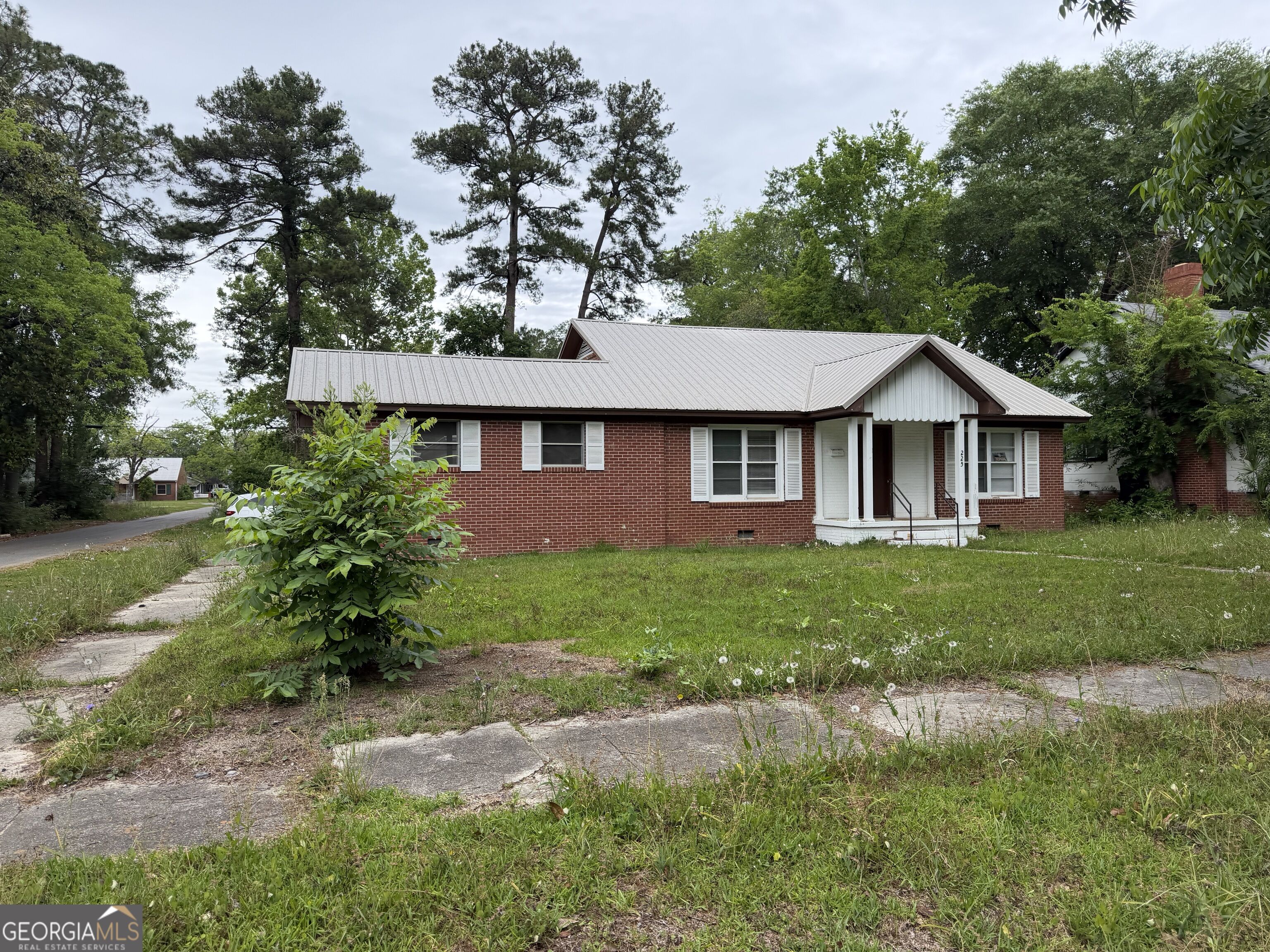 225 W Jessamine St, Fitzgerald, GA 31750 - MLS 10873471 - Coldwell Banker