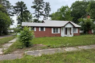 225 W Jessamine St, Fitzgerald, GA 31750 - Photo 1